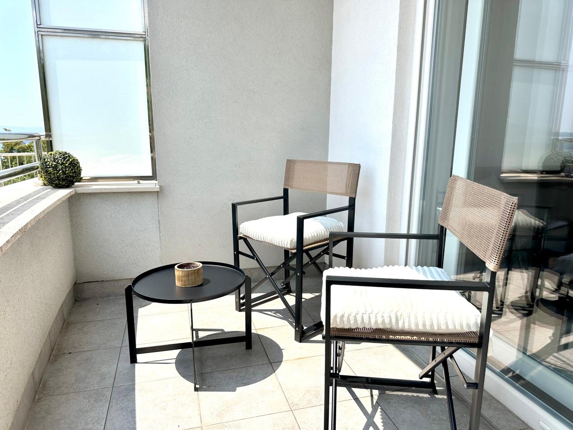 The View Apartment With Pool - تْسْغيكفانِتْسا المظهر الخارجي الصورة