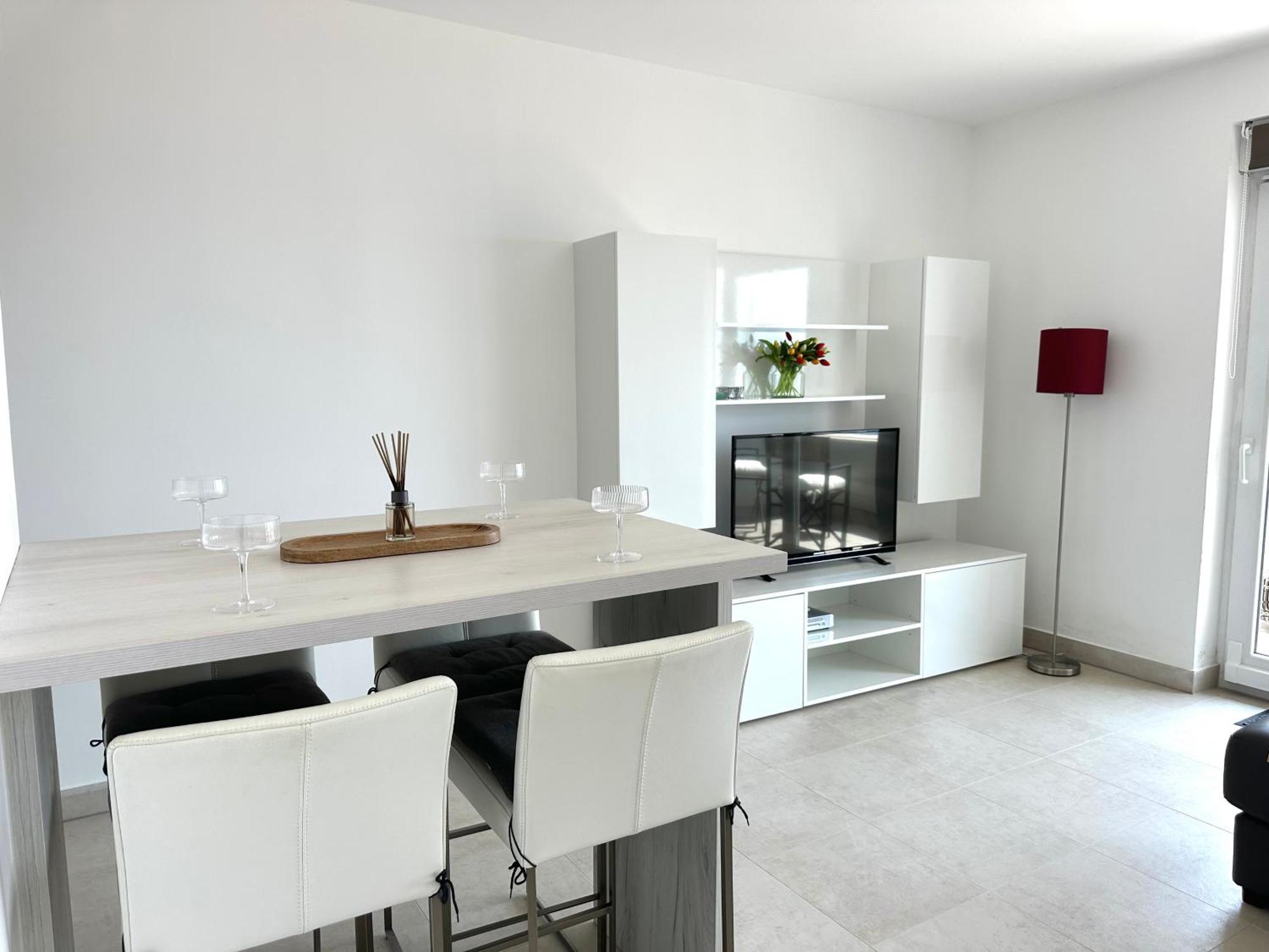 The View Apartment With Pool - تْسْغيكفانِتْسا المظهر الخارجي الصورة