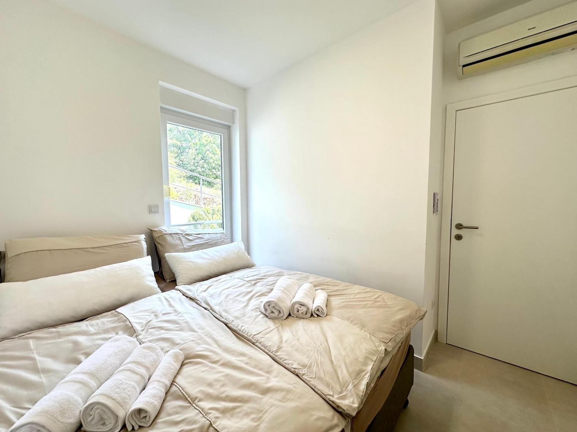 The View Apartment With Pool - تْسْغيكفانِتْسا المظهر الخارجي الصورة