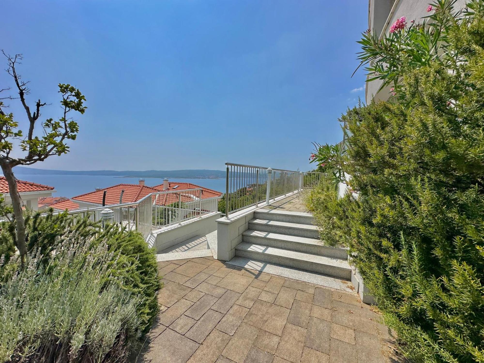The View Apartment With Pool - تْسْغيكفانِتْسا المظهر الخارجي الصورة