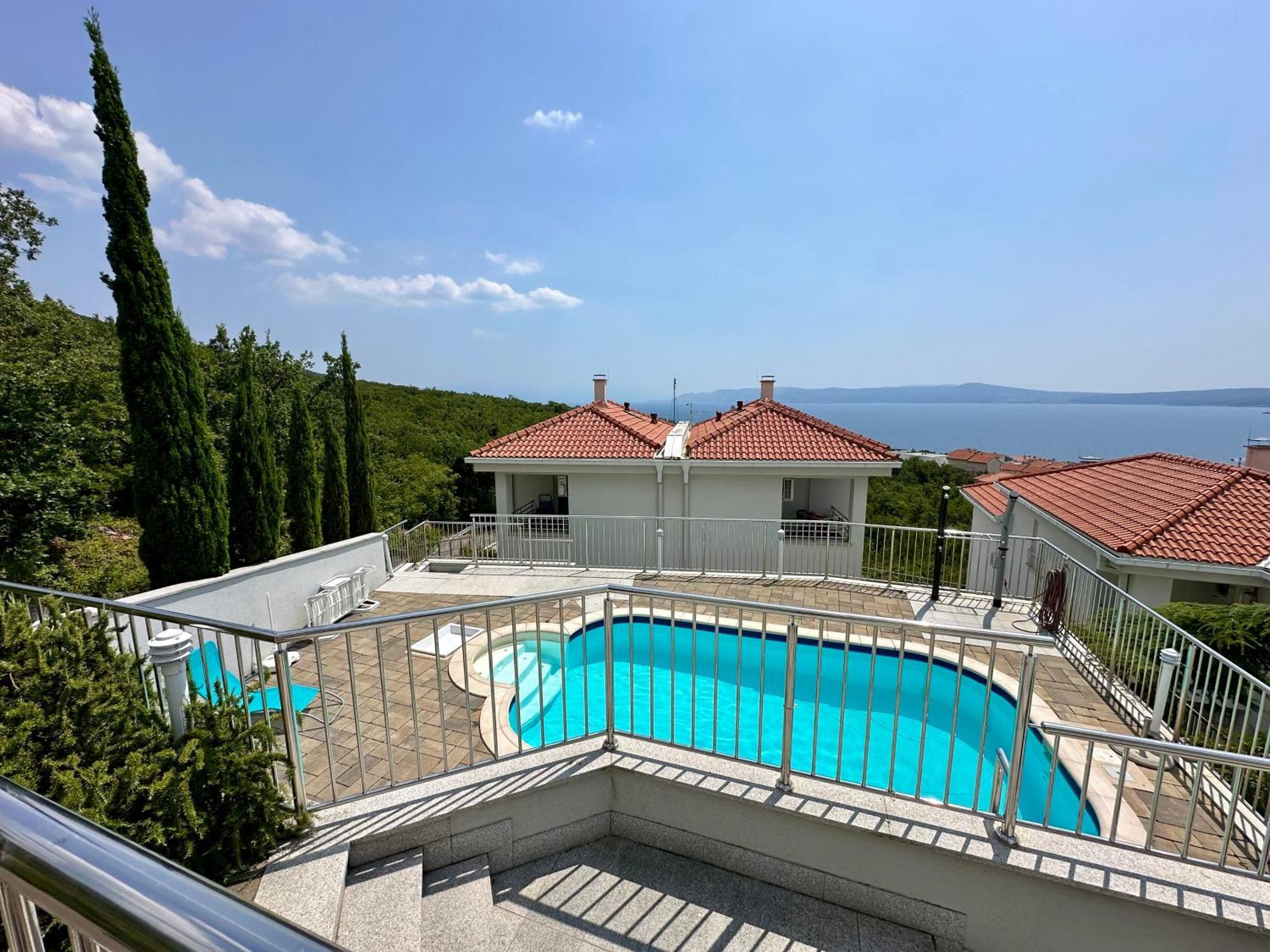 The View Apartment With Pool - تْسْغيكفانِتْسا المظهر الخارجي الصورة