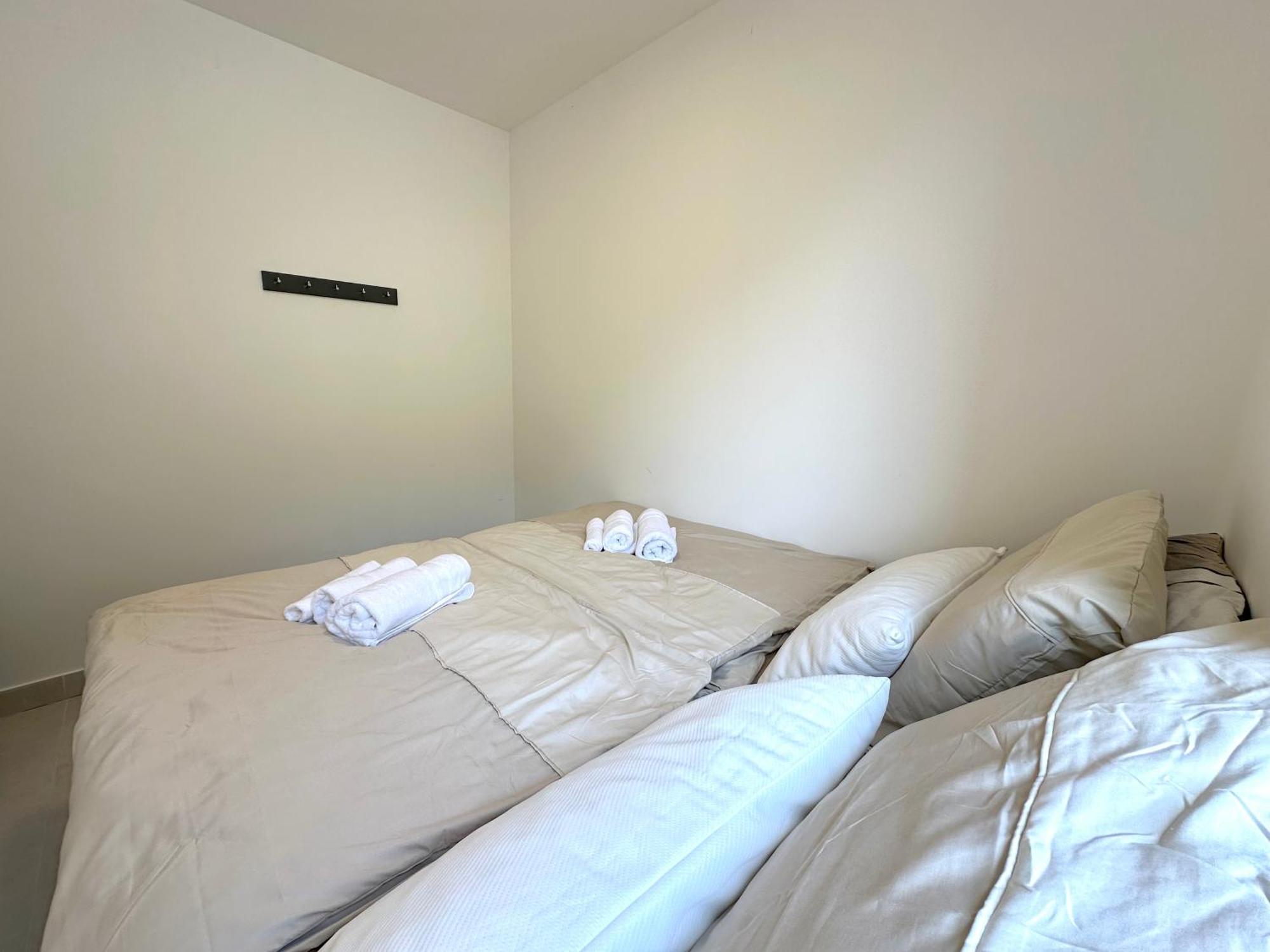 The View Apartment With Pool - تْسْغيكفانِتْسا المظهر الخارجي الصورة