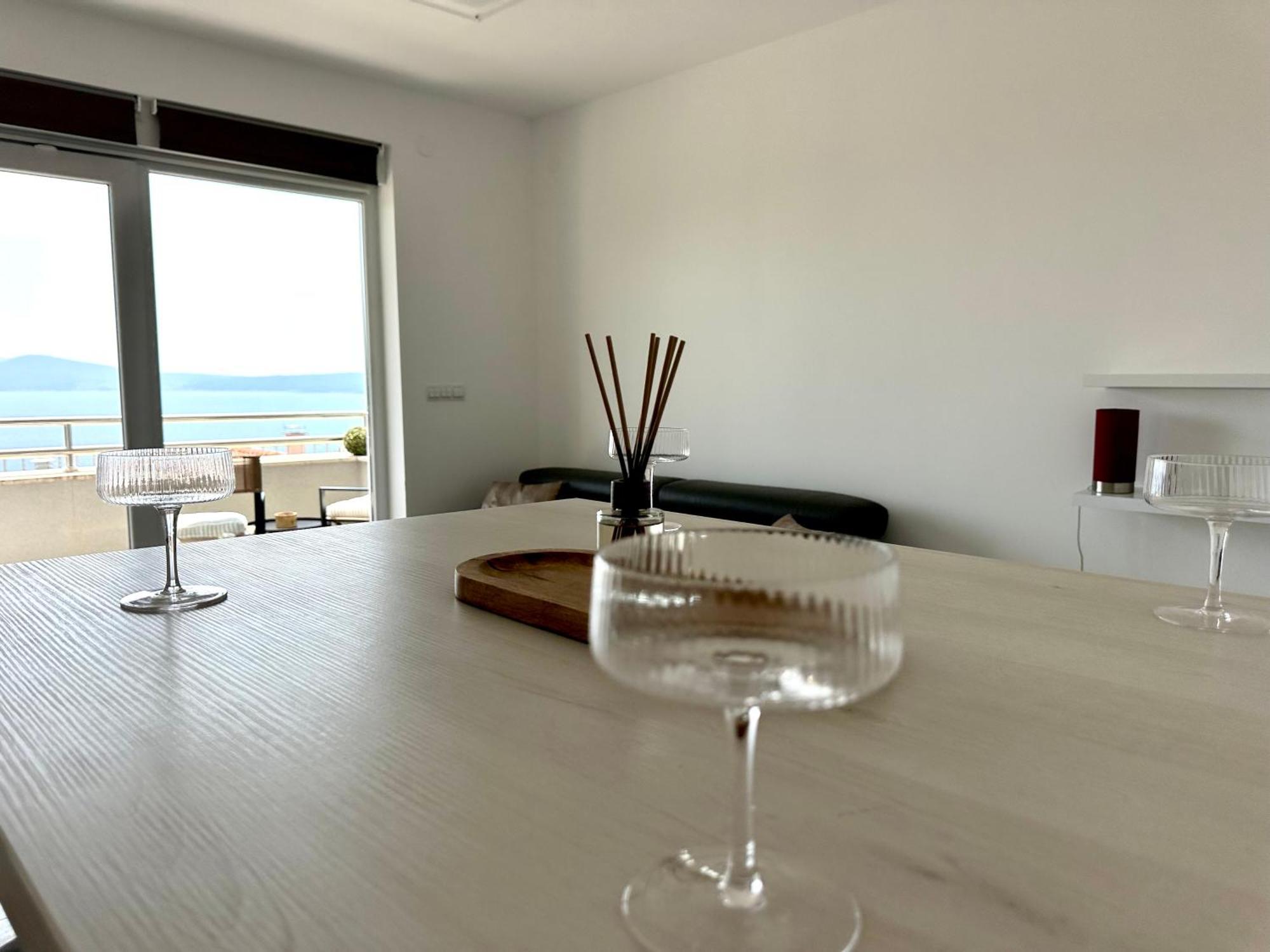 The View Apartment With Pool - تْسْغيكفانِتْسا المظهر الخارجي الصورة